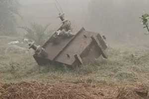 लावारिस खराब ट्रांसफार्मर लगभग दो वर्षों से विद्यालय प्रांगण पड़ा है