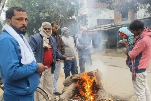 जब सिस्टम ठिठका, तब समाज जागा: सतुआभार में निःशुल्क अलाव से ठंड पर मानवता भारी