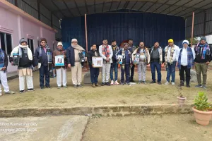 खजनी में पत्रकारों के सम्मान का प्रेरक उदाहरण ,समाजसेवी अधिवक्ता विनोद कुमार पांडेय की पहल ने बढ़ाया चौथे स्तंभ का हौसला