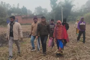 बिलहरी क्षेत्र मे बाघ की आहट के चलते बराबर गस्त कर रहे वनकर्मी।