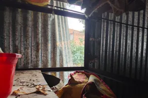 चोरों के हौसले बुलंद, दुकान की टिन खोलकर चुरा गए नगदी व किराना का सामान