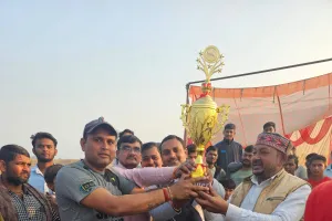 सिसोलर ने खम्हरिया को एक विकेट से हराकर जीती ट्रॉफी