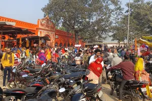 दुग्धेश्वर नाथ महादेव को खिचड़ी चढ़ाने उमड़े श्रद्धालु 