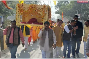 विश्व कल्याणार्थ 1108 कुण्डीय मृत्युंजय माँ पीतांबरा महायज्ञ के उपलक्ष्य में टूंडला नगर में निकली श्री वेद भगवान जी की भव्य पालकी यात्रा