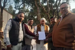 ग्रामीण पत्रकार एसोसिएशन रूपईडीह के पदाधिकारियों ने ब्लाक प्रमुख प्रतिनिधि महेश सिंह को ज्ञापन सौंपा