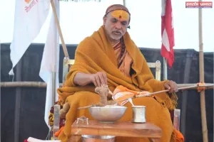 शंकराचार्य अविमुक्तेश्वरानंद 12 समर्थकों के साथ अन्न–जल त्याग धरने पर बैठे; रातभर खुले आसमान के नीचे ही रहे