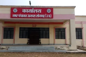 डिवाइडर निर्माण में हीलाहवाली से व्यापारियों में आक्रोश