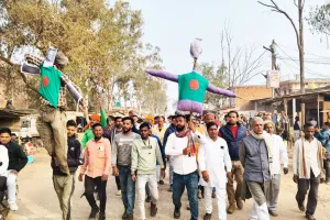 बांग्लादेश में हिंदुओं पर बढ़ते जुल्म के खिलाफ कोन में फूटा आक्रोश, फूंका पुतला