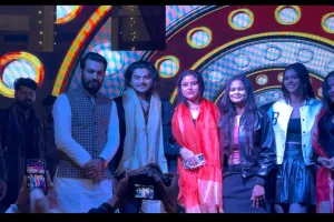 सोनभद्र के अक्षय जायसवाल ने काशी में गाड़े सफलता के झंडे, 20 लाख फॉलोअर्स के साथ बने यूथ आइकन