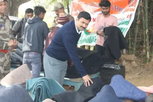सीआईएसएफ ओबरा ने पेश की मानवता की मिसाल कड़ाके की ठंड में 500 जरूरतमंदों को बांटे कंबल