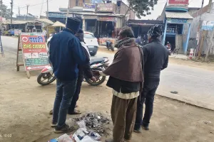 महाराजगंज : ठंड का बढ़ा प्रचंड प्रकोप ,जिम्मेदार अलाव की व्यवस्था में फेल 