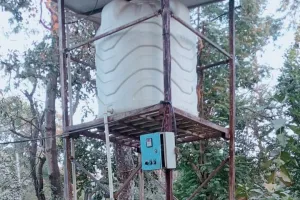 प्यासे यात्री और बदहाल व्यवस्था , सफेद हाथी साबित हो रहा हाथीनाला में बनी सौर ऊर्जा पानी टंकी