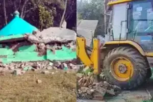 बलरामपुर में बुलडोजर एक्शन: सोहेलवा में वन भूमि पर अवैध कब्जा कर बनी थी मजार, कर दिया समतल 