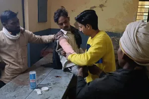 पुआल का भूसा बनाते वक्त युवक का हाथ मशीन में फंसा, गंभीर रूप से घायल