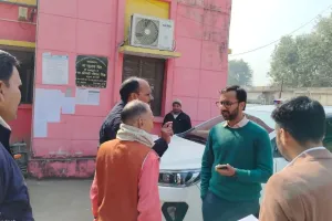 सीडीओ सार्थक अग्रवाल ने बनकटी ब्लॉक का किया औचक निरीक्षण, स्वच्छता अभियान व विकास कार्यों की सराहना