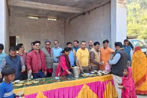 मकर संक्रांति पर उमड़ा श्रद्धा का सैलाब माँ दुराशनी मंदिर में हजारों भक्तों ने ग्रहण किया खिचड़ी प्रसाद