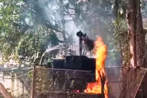 ट्रांसफार्मर में लगी आग, ठप हुई विद्युत आपूर्ति