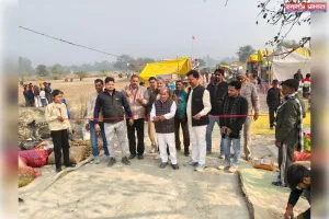 हसनपुर में दो दिवसीय मेले का फीता काटकर राकेश त्रिवेदी एवं अनूप बाजपेई, ने किया शुभारंभ