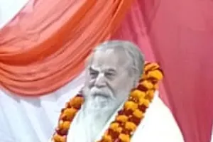 झरियवां धाम में उमड़ा आस्था का सैलाब विराट रूद्र महायज्ञ के छठे दिन श्रद्धालुओं ने लगाई परिक्रमा