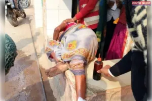 शंकरगढ़ में पागल कुत्ते ने 37 लोगों को किया घायल,बच्चों,महिलाओं समेत कई भर्ती।