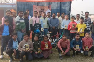 कुशीनगर की मेधा को मिला मंच, निःशुल्क सामान्य ज्ञान प्रतियोगिता में सन्नी भारती ने मारी बाजी