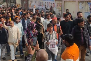 बर्खास्त सपा यूथ ब्रिगेड जिलाध्यक्ष पर कार्यवाही हेतु सड़कों पर उतरा हिंदू समाज 