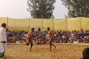 अखिल भारतीय कुश्ती दंगल के छठे दिन शौकत पहलवान ने विक्रम पहलवान को दी मात 