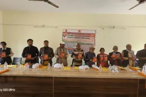  सोनभद्र बार एसोसिएशन सभागार में कवयित्री चंद्रलेखा सिंह की तृतीय पुस्तक साहित्य दर्शन का हुआ विमोचन