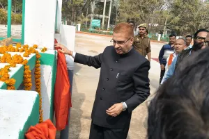 जिलाधिकारी ने 77 वें गणतंत्र दिवस के अवसर पर क्लेक्ट्रेट प्रांगण में किया ध्वजारोहण