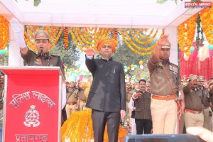 गणतंत्र दिवस के अवसर पर पुलिस लाइन मेंं डीएम ने ध्वजारोहण कर भव्य पुलिस परेड की सलामी ली