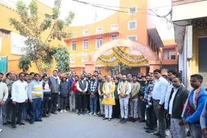 पडरौना में 77वां गणतंत्र दिवस पूरे उत्साह और गरिमा के साथ संपन्न, नगर पालिका ने निकाली प्रभात फेरी