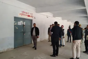 जिला निर्वाचन अधिकारी ने ईवीएम व वीवीपैट स्ट्रांग रूम का किया मासिक निरीक्षण