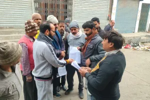 पडरौना में विशेष गहन मतदाता पुनरीक्षण अभियान के तहत डोर-टू-डोर जनसंपर्क, अध्यक्ष प्रतिनिधि मनीष जायसवाल ने किया निरीक्षण