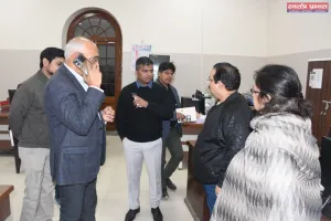 कलेक्ट्रेट में अनुशासन पर सख्ती: औचक निरीक्षण में 38 कर्मचारी गैरहाजिर