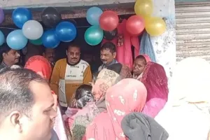 ओबरा में नेकी की दुकान बनी गरीबों का सहारा, 9 वर्षों से जारी है मानवता का महायज्ञ