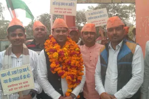 युवा संघर्षशील समाज सेवी लकी लोहार उर्फ अखिल विश्वकर्मा ने चुनावी बिगुल बजते ही शुरू की गांवों की पदयात्रा..जहां