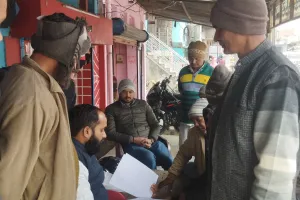 कुशीनगर : जटहां में भूमि अधिग्रहण का प्रतिकर भुगतान नोटिस बाटी गई