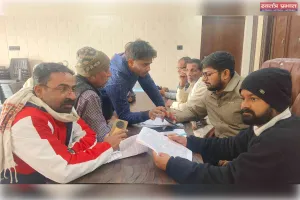 खजनी में फार्मर रजिस्ट्री को लेकर गांवों में लगे कैम्प