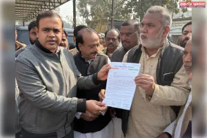 गोरखपुर: इंदिरा गांधी की प्रतिमा व चौराहे का नाम बदलने की साजिश के खिलाफ कांग्रेस का उग्र विरोध