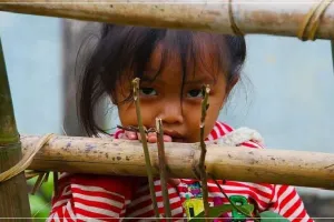 आधा-अधूरा बचपन