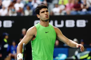 Australian Open: कार्लोस अल्काराज़ ने रचा इतिहास 5 सेट के रोमांचक मुकाबले में ज़्वेरेव को हराकर पहली बार फाइनल में पहुंचे
