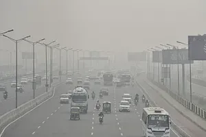 वायु प्रदूषण की निरंतरता और सर्दी की मारबदलते मौसम में बिगड़ता जनजीवन और सामूहिक सावधानी की आवश्यकता