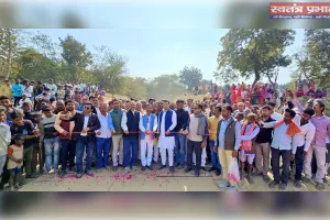 मड़वा अतवारा (कुड़वा घाट) में नवनिर्मित पीपा पुल का विधायक सुरेश पासी ने किया भूमि-पूजन