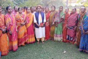 असम के उत्तर करीमगंज में अल्पसंख्यक मतदाताओं के मजबूत जनसमर्थन के साथ महिला उम्मीदवार के रूप में मुन्नी छेत्री आगे बढ़ रही हैं