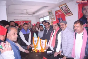 मतदाताओं के नाम बढ़ाने के लिए  बूथ स्तर पर सपा यूथ प्रत्येक द्वार जायेगें