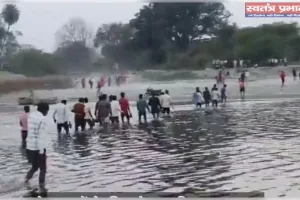 महाराज पुर क्षेत्र में बीमारी से परेशान हो कर  युवक ने गंगा में छलांग लगाई