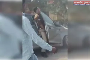 पुलिस की कार और रोडवेज बस की भिड़ंत