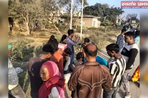 लखनऊ-वाराणसी राष्ट्रीय राजमार्ग पर बाइक-ट्रैक्टर की भिड़ंत, युवक गंभीर