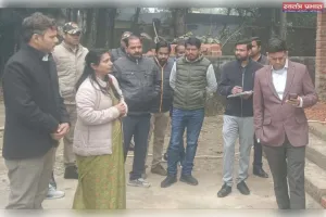 डीएम ने कस्तूरबा विद्यालय का किया निरीक्षण, दिए निर्देश