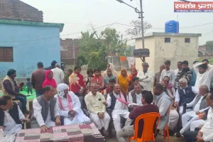 समाजवादी पार्टी का प्रतिनिधि मण्डल  पीड़ित परिजनों से  मिला, न्याय दिलाने का भरोसा दिलाया